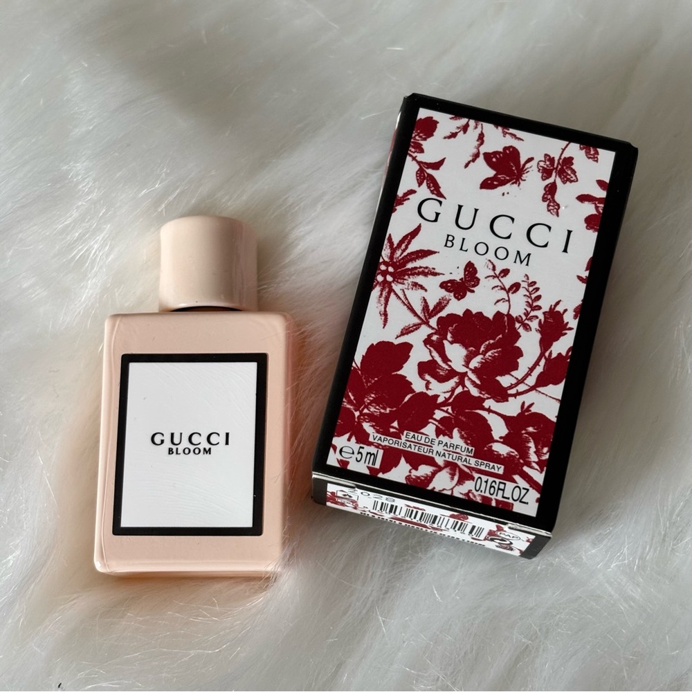 Gucci Bloom Eau De Parfum EDP Mini Bottle 0.16 oz 5mL NEW sample